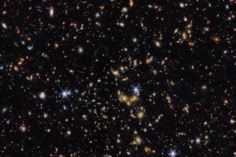 3 milyar ışık yılı uzakta “Fosil Galaksi” keşfi: 7 milyar yıldır değişmeyen kozmik tanık