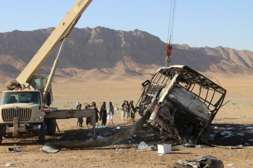 Afganistan’da göçmenleri taşıyan otobüs kaza yaptı: 78 ölü