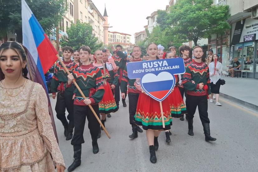 Beypazarı’nda renkli başlangıç: 2. Uluslararası Halk Dansları ve Müzik Festivali kortejle başladı
