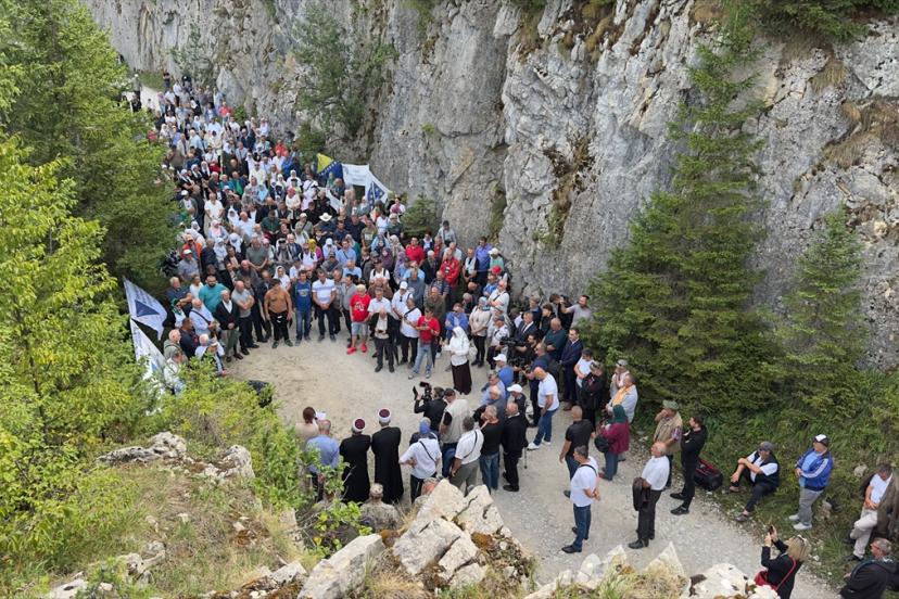Bosna Hersek’te 33 yıl önce öldürülen 224 sivil törenle alındı