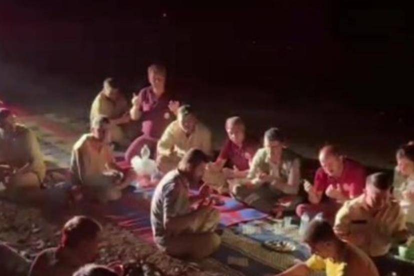 Bursa’da yangınlarla mücadele eden ekipler her akşam yemeğinden sonra dua ediyor