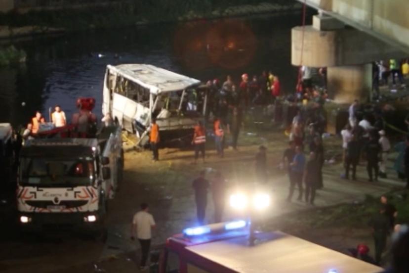 Cezayir’de yolcu otobüsü dere yatağına devrildi: 18 kişi boğuldu