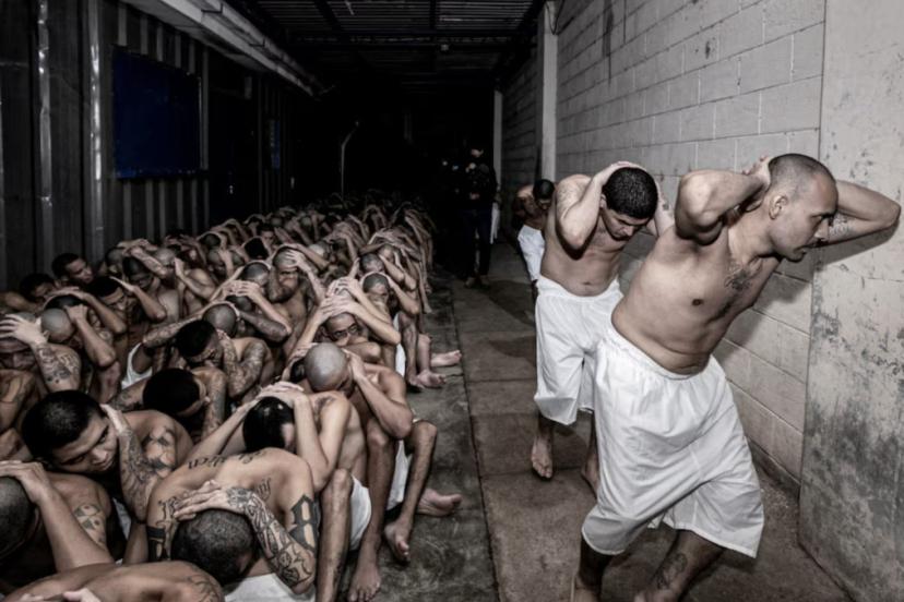 El Salvador’da çete şüphelilerine 2027’ye kadar yargısız hapis