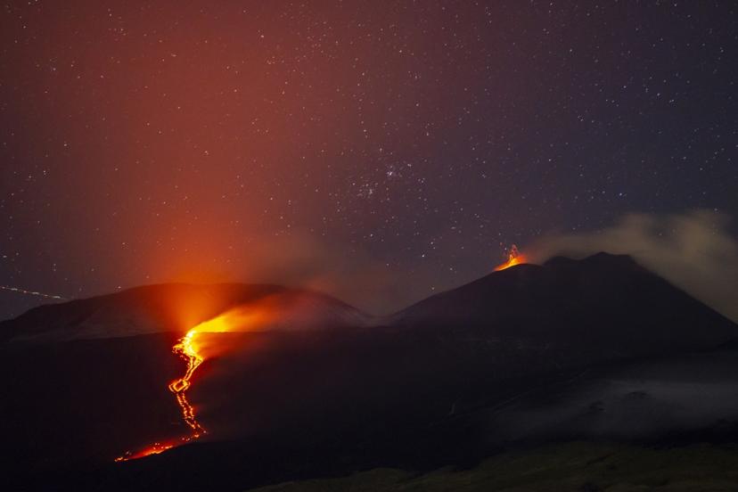 Etna Yanardağı patladı, turuncu alarma geçildi
