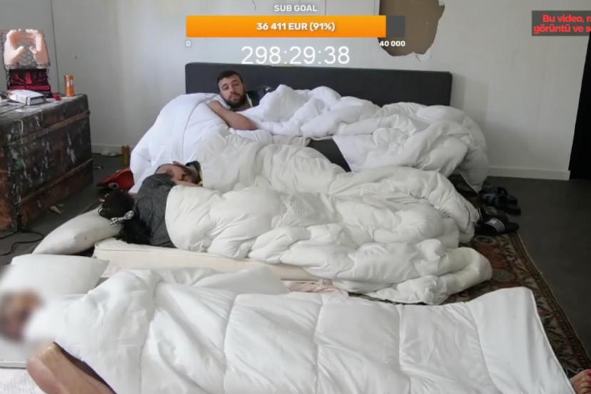 Fransız yayıncı 10 günlük canlı yayın sırasında uykusunda hayatını kaybetti