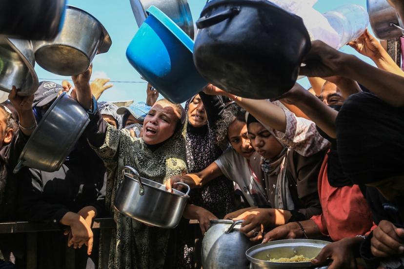 Gazze’de gıda krizi: Filistinlilere yemek dağıtıldı
