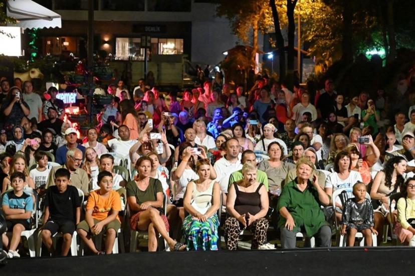 Gürcü Dans Topluluğu’ndan Kemer’de kültür şöleni