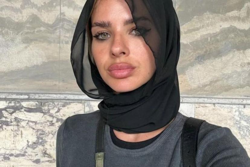 Icardi’nin sevgilisi Suarez, taktığı başörtüsü için eleştiren takipçisine yanıt verdi