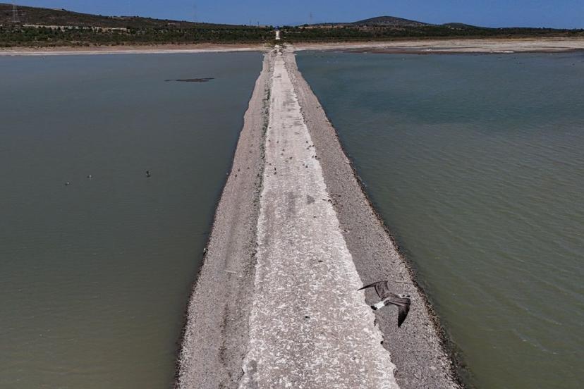 Kuraklık ile suların çekilmesi, eski İzmir-Çeşme yolunu ortaya çıkardı