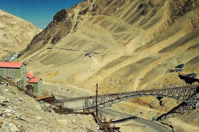 Şili’deki deprem sonrası dünyanın en büyük bakır madeninde göçük meydana geldi