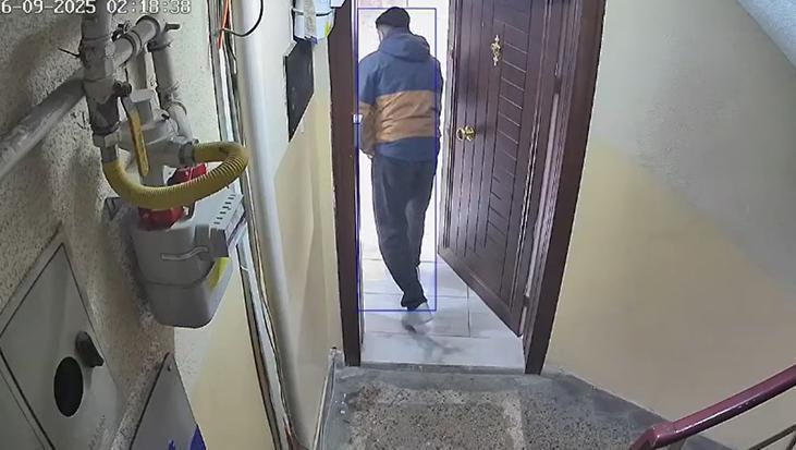 Sipariş Götürdüğü Kadının Evine Girmeye Kalkıştı.