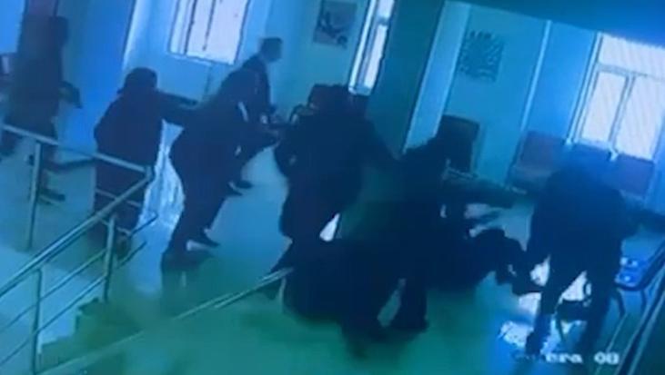 Şanlıurfa’da aile sağlığı merkezinde hasta yakını 2 hemşireyi darp etti