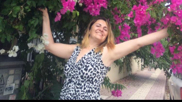 Yazar Gönül Demir: Kalemiyle Kalplere Dokunan Bir Yazar