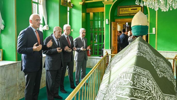 Bakan Ersoy Karacaahmet Sultan Cemevi’nde Kanaat Önderleriyle Buluştu: “Cemevleri Artık Planlarda Yer Alacak”