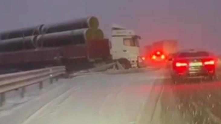 Bolu’da Kar Nedeniyle Otoyolda Peş Peşe Kazalar