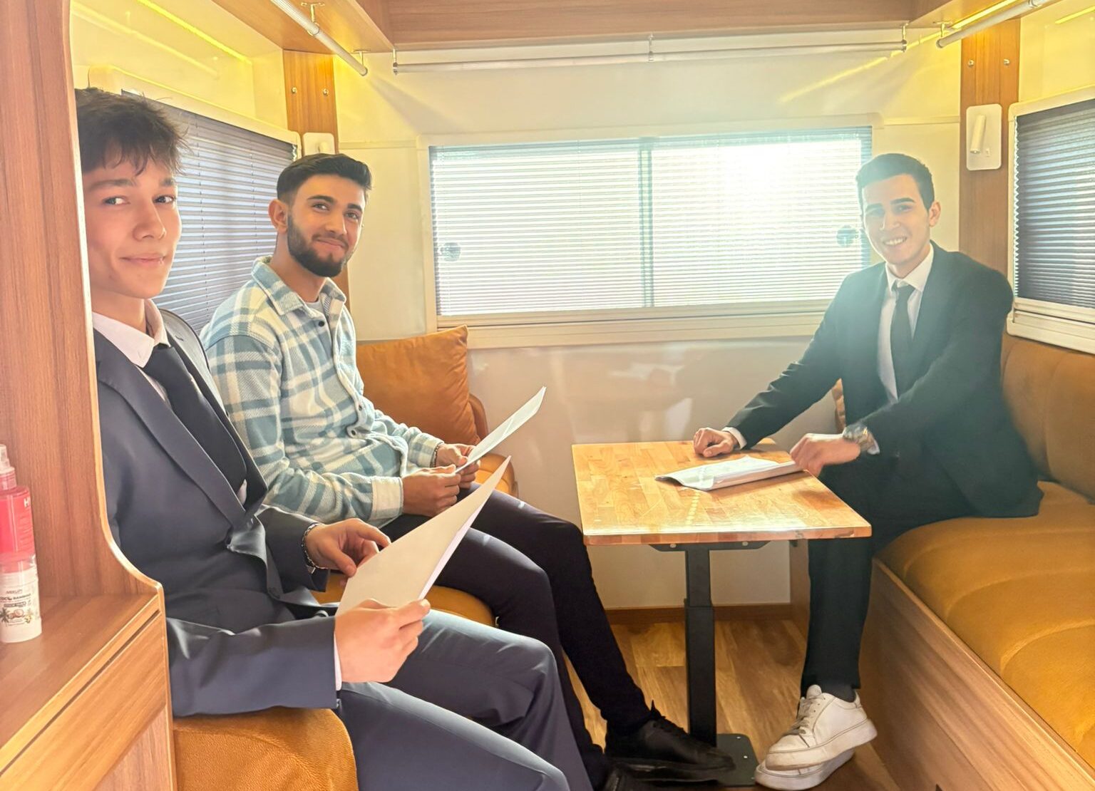 “3 2 1 KAOS” DİJİTAL PLATFORMDA ÇOK YAKINDA: SETTEN GELEN İLK BİLGİLER KAOSUN GERÇEK OLDUĞUNU GÖSTERİYOR