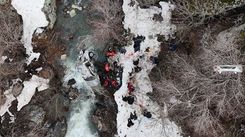 Bitlis’te Feci Kaza: Şarampole Yuvarlanan Araç Dereye Düştü, 3 Ölü 5 Yaralı