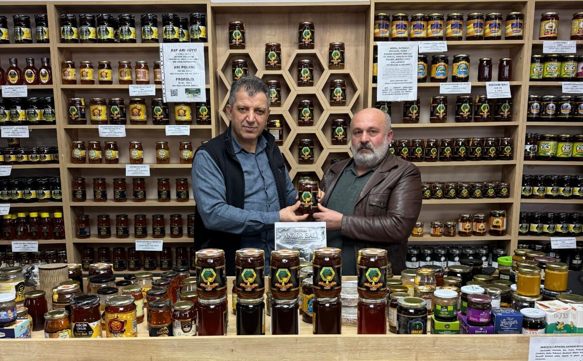 BAŞKAN MURAT GÜR “ANZER DÜNYANIN EN ŞİFALI BALI”