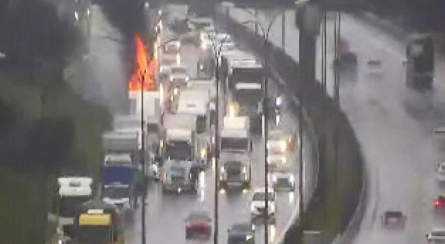 TEM’de TIR Yangını: Trafik Kilitlendi