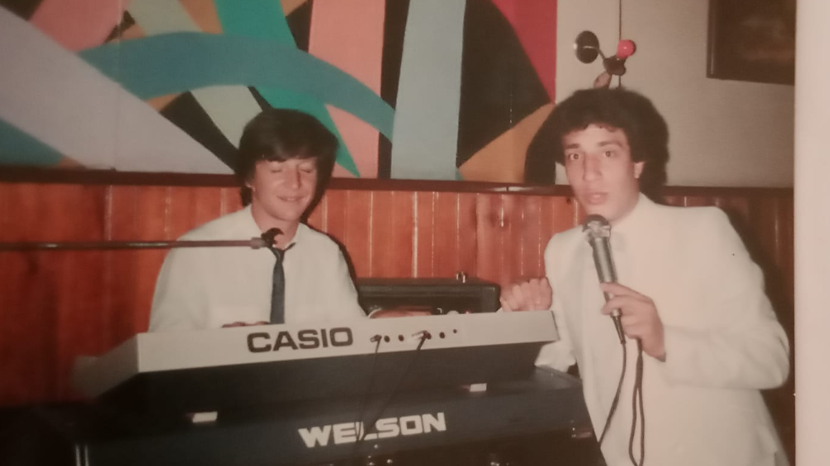 GAZİNO SAHNELERİNE UZANAN BİR SANAT YOLCULUĞU: SELİM SARMER