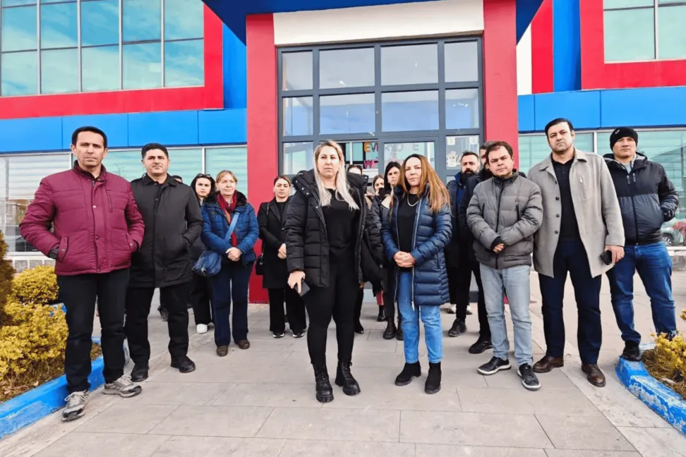 Van’da Düşünür Koleji’nde Öğretmen ve Veliler Hak Arıyor