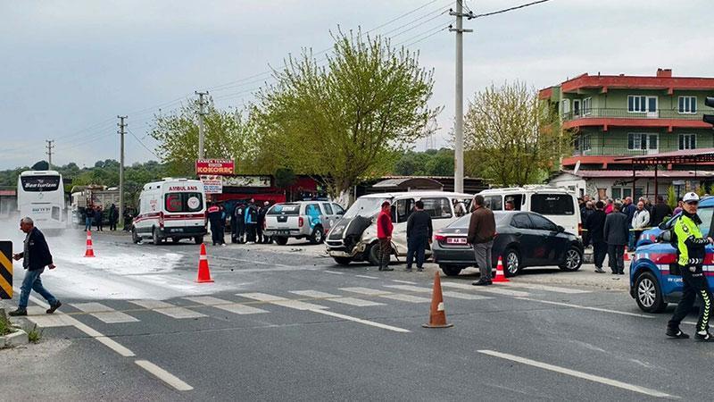 Aydın-Denizli Yolunda Feci Kaza: Minibüsle Otobüs Çarpıştı, 1 Ölü 3 Yaralı