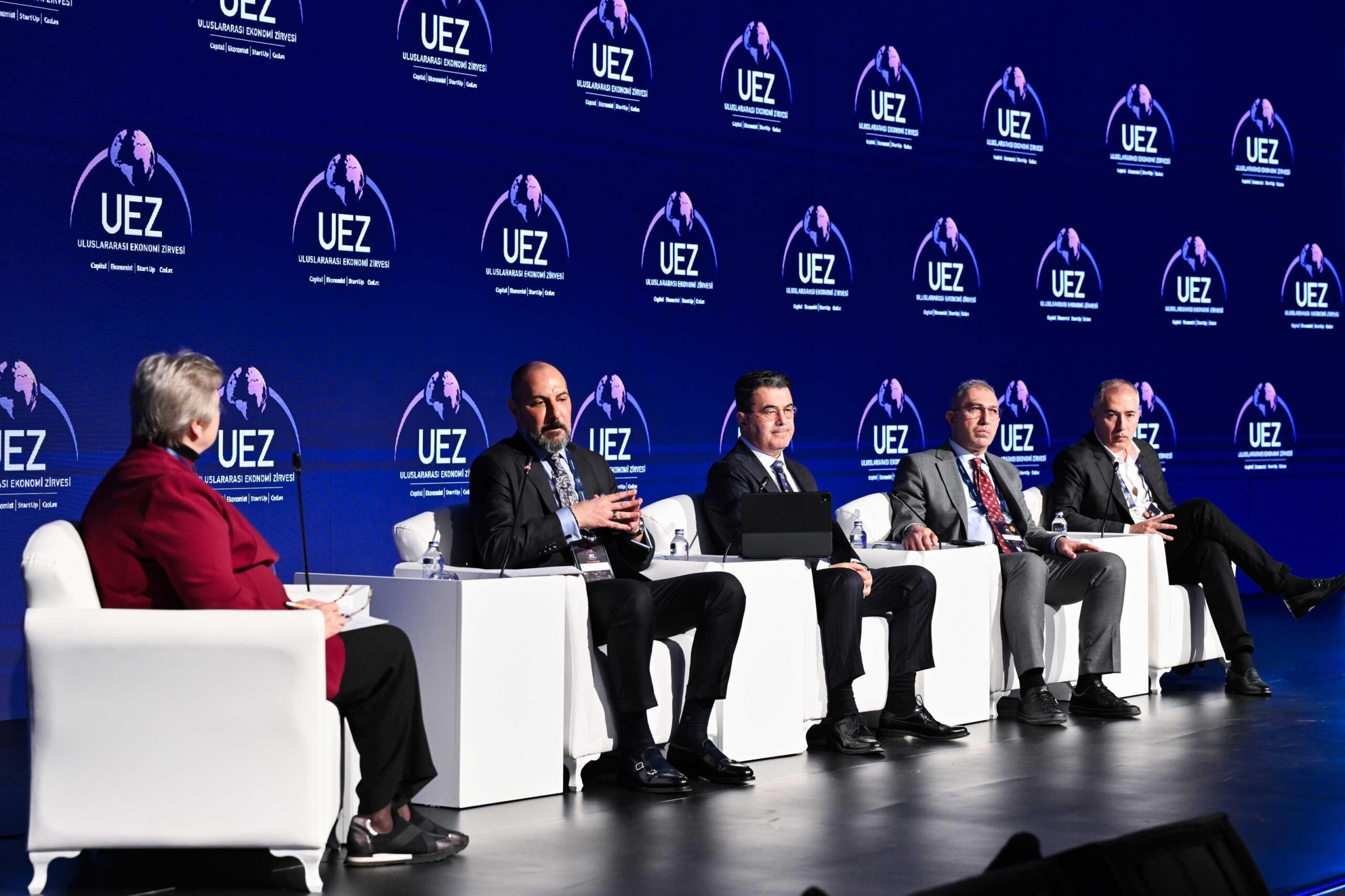 Liderlik panelinde “belirsizlik, insan ve yeni yönetim anlayışı” mesajı