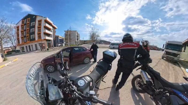 KANDIRA’DA JANDARMADAN HAYAT KURTARAN MÜDAHALE: FENALAŞAN SÜRÜCÜ HASTANEYE YETİŞTİRİLDİ