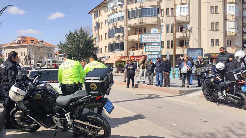 16 YAŞINDAKİ SÜRÜCÜ POLİSİ PEŞİNE TAKTI: 15 DAKİKALIK KAÇIŞ 380 BİN TL CEZAYLA BİTTİ