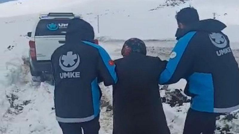 Karla Kaplı Köyde UMKE Seferberliği: Hasta Kadın Kurtarıldı
