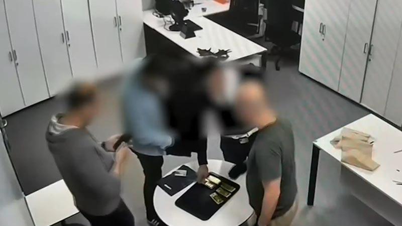 İNTERPOL’LE ARANAN ALTIN KAÇAKÇILIĞI ÖRGÜT LİDERİ İSTANBUL’DA YAKALANDI