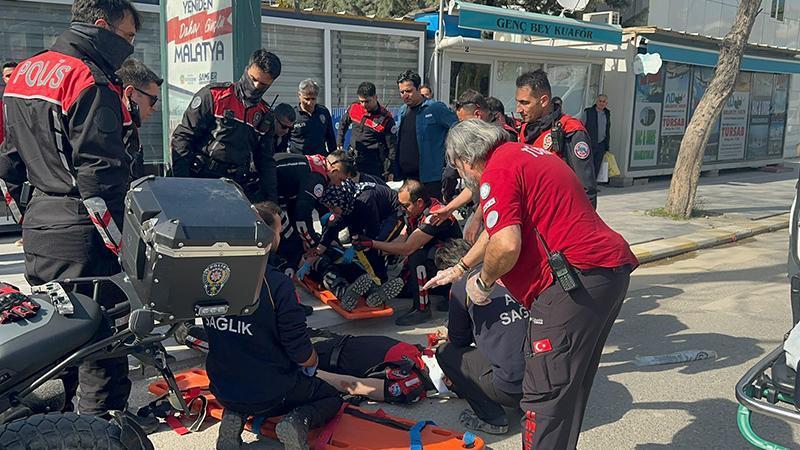 Trafik kazasında görevli polisler yaralandı
