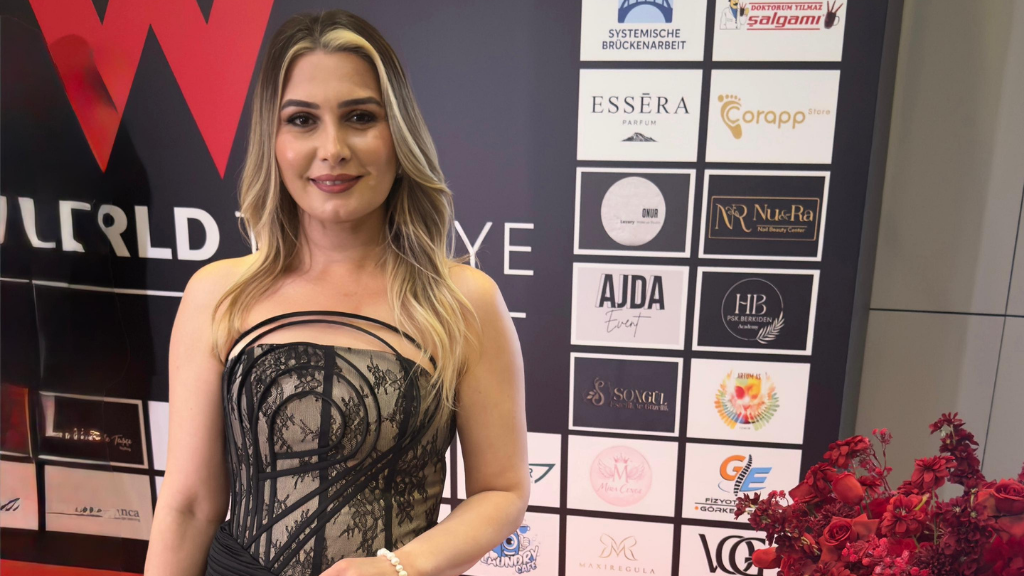 ONUR LUXURY MAKE UP STUDIO’YA YILIN EN İYİ MAKEUP STÜDYOSU ÖDÜLÜ