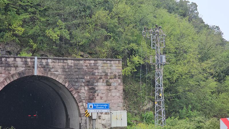 Kozlu Değirmenağzı Tünellerinde Heyelan: Yol Trafiğe Kapatıldı