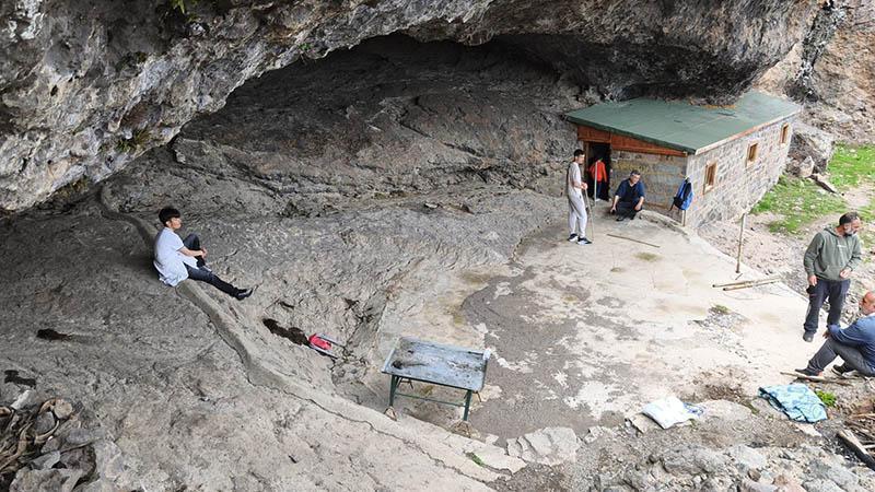 Düzgün Baba Ziyaretgahı’nda tahribat: 3 kişi tutuklandı