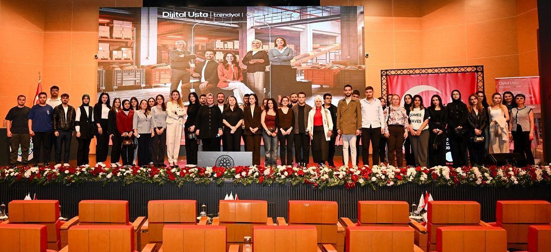 KAYSERİ’DE DİJİTAL DÖNÜŞÜM BULUŞMASI: GENÇLER VE KOBİ’LER E-TİCARETTE BULUŞTU