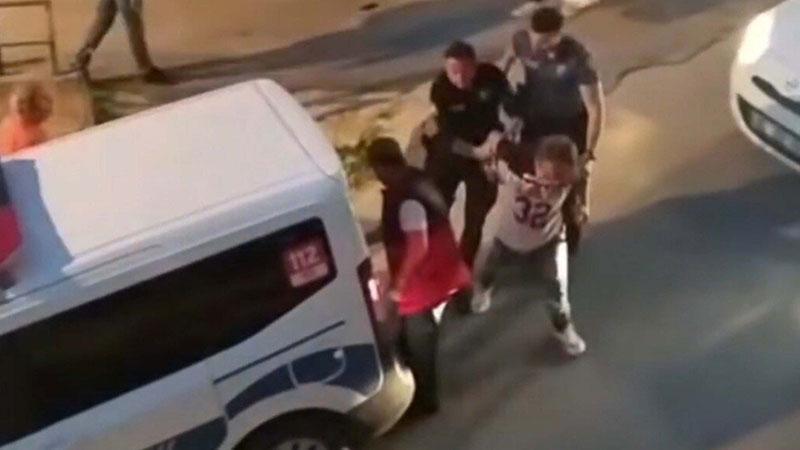 MAHALLE ORTASINDA DEHŞET: DEMİR ÇUBUKLU KAVGA, ARAÇLARA SALDIRIYLA BİTTİ