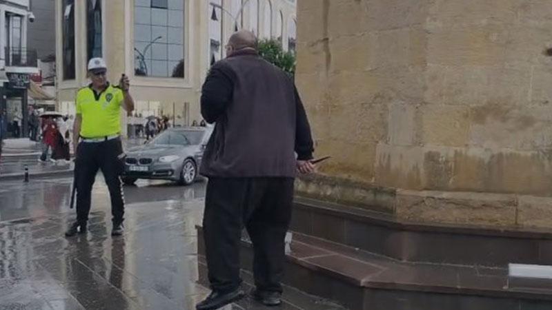SAAT KULESİ ÖNÜNDE GERGİN DAKİKALAR: BIÇAKLI ŞÜPHELİ GÖZALTINA ALINDI