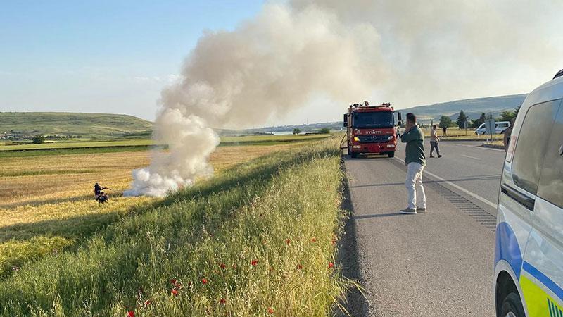 GAZİANTEP YOLUNDA KORKUTAN KAZA! AİLE ARACI TARLAYA UÇTU