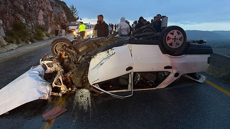 YAĞMUR FACİASI AZ DAHA CAN ALIYORDU! OTOMOBİL TAKLA ATIP KAYALARA ÇARPTI