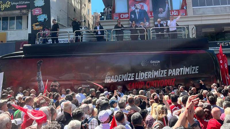 Özgür Özel’den Bayramlaşmada Sert Mesajlar: “Hedef İktidardır”