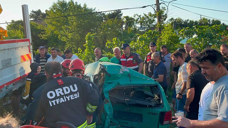 Kontrolden Çıkan Minibüs Park Halindeki Araçlara Çarptı: 1 Ağır Yaralı