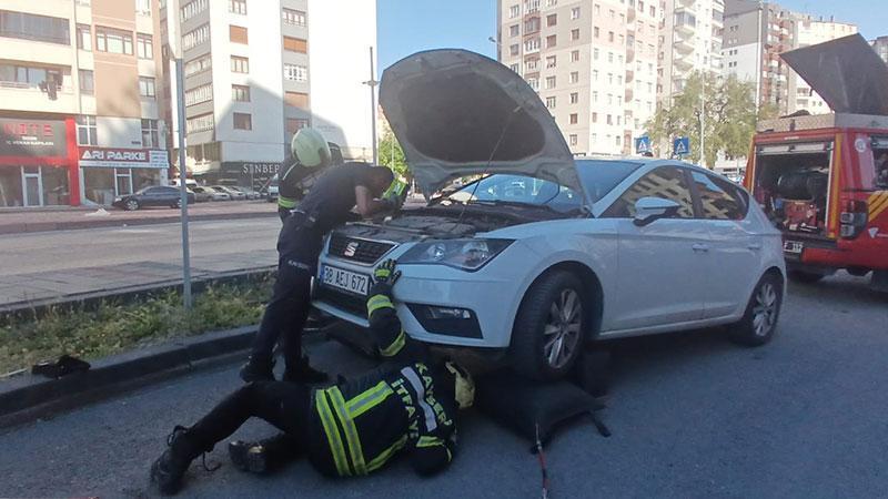 İtfaiye Ekipleri Otomobilde Yılan Aradı, Sonuç Çıkmadı