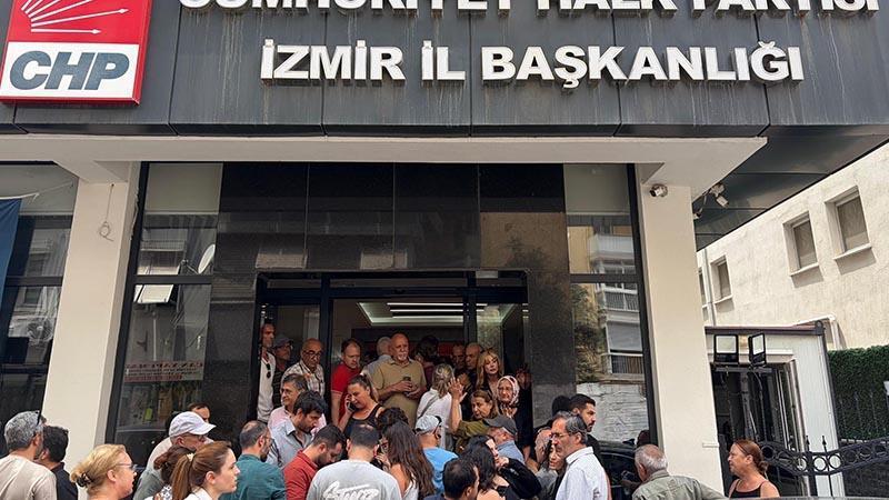 CHP İzmir İl Başkanlığı’nda İki Grup Arasında Tartışma: Gerginlik Binadan Çıkarılma ile Sona Erdi