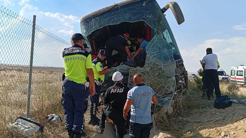 Ankara-Niğde kara yolunda yolcu otobüsü kaza yaptı: Çok sayıda yaralı hastaneye kaldırıldı