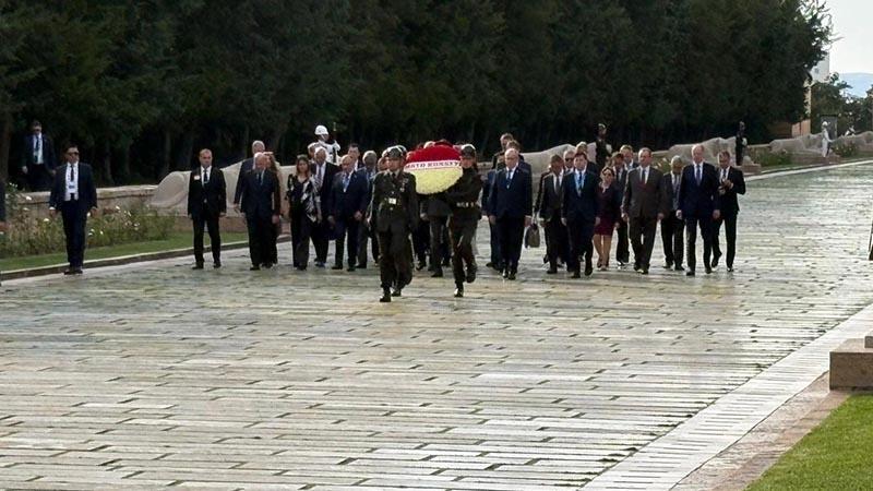 NATO heyeti Ankara Zirvesi öncesi Anıtkabir’i ziyaret etti