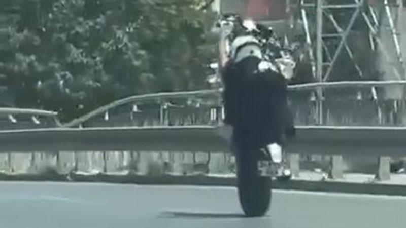 Trafiği Tehlikeye Attı, Tek Teker Şovunu Kameraya Aldılar