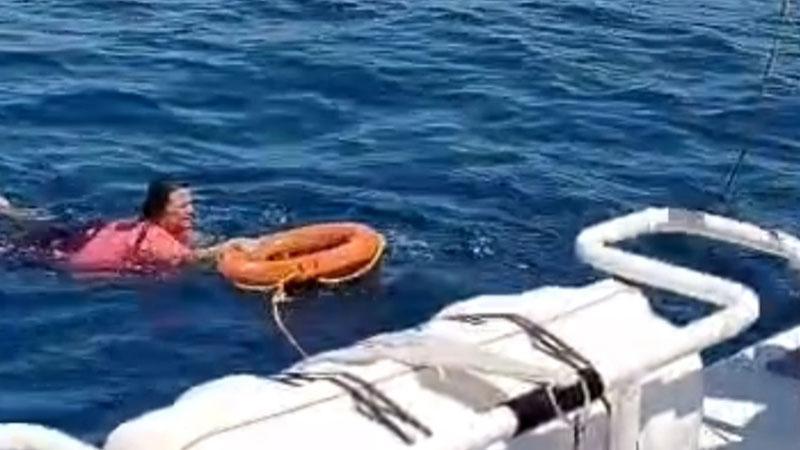 Kuşadası açıklarında ölümle burun buruna! Deniz polisi son anda kurtardı