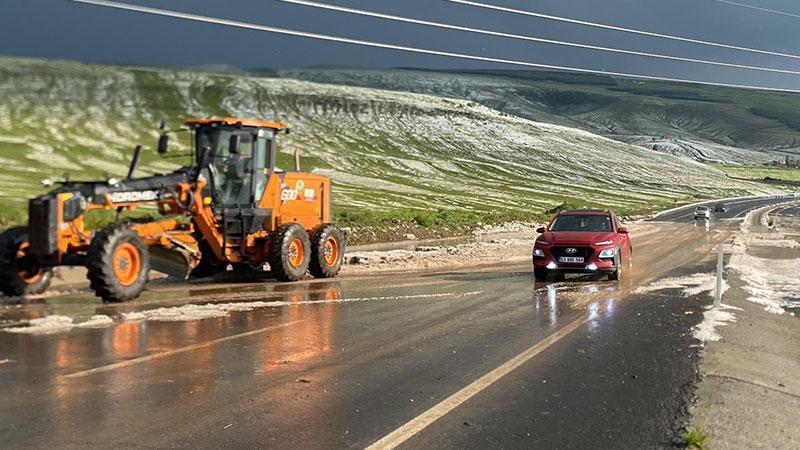 Ardahan’da Sağanak ve Dolu Hayatı Felç Etti