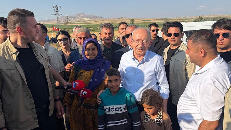 Kılıçdaroğlu Mevsimlik Tarım İşçilerini Ziyaret Etti: “Benim Gündemim Halkın Gündemi”